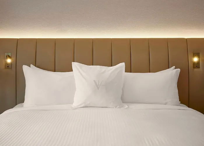 Vogue Hotel Montreal Downtown, Curio Collection By Hilton