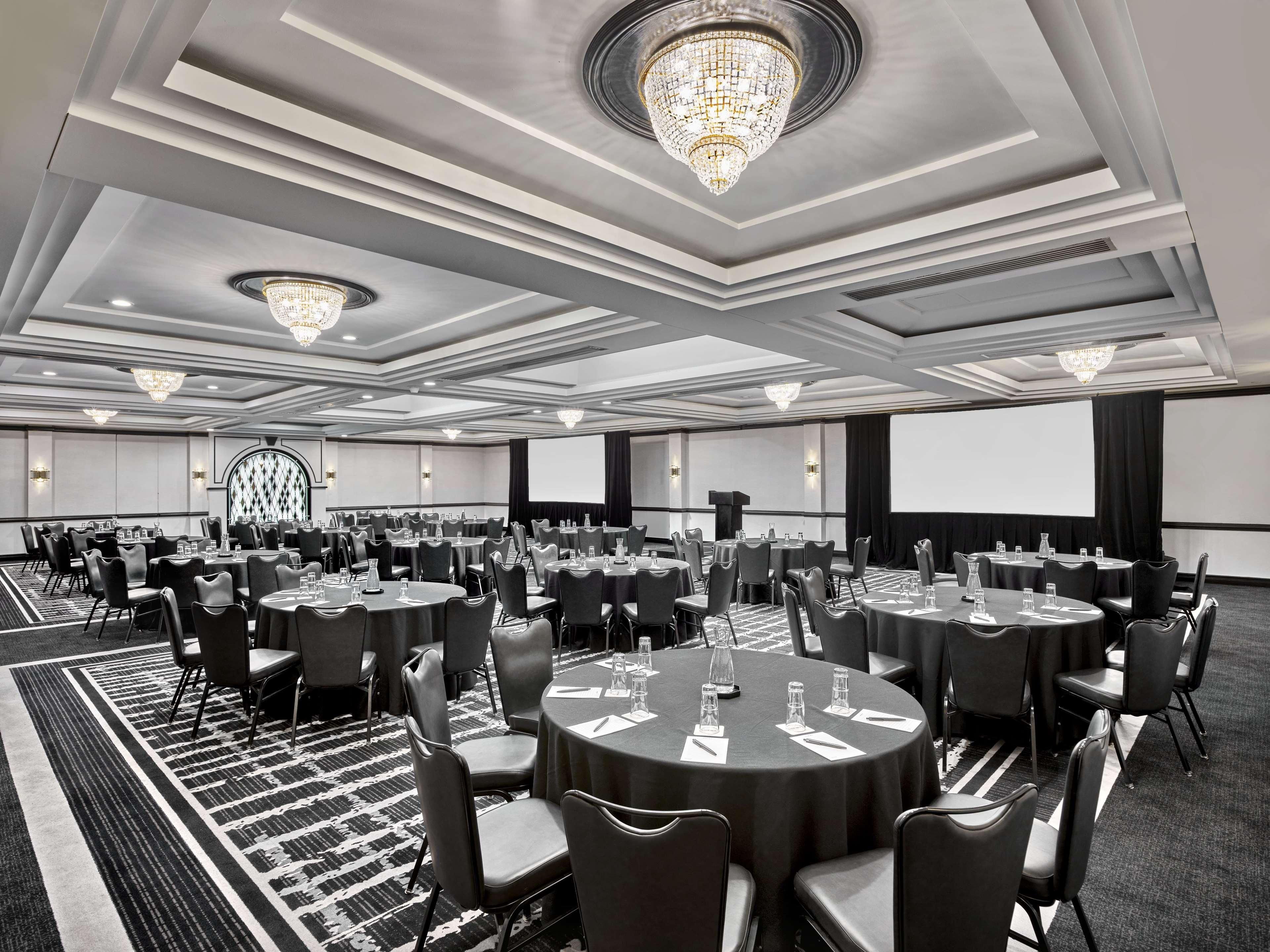 Vogue Downtown, Curio Collection By Hilton 5*