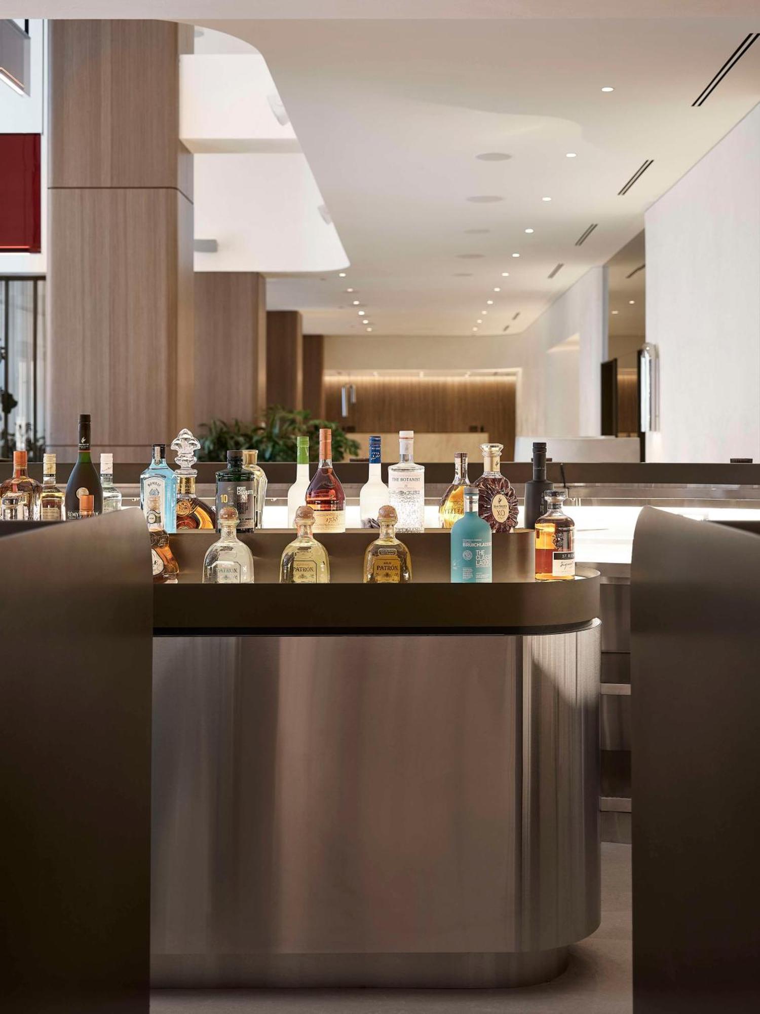 Hotel Vogue Downtown, Curio Collection By Hilton Montréal