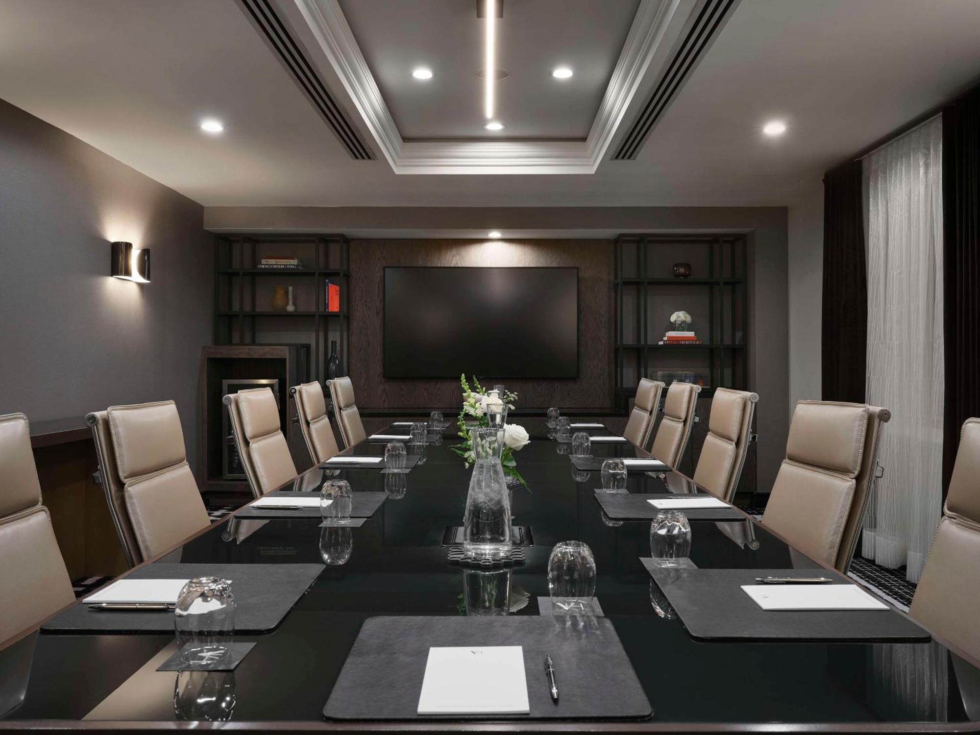 Vogue Downtown, Curio Collection By Hilton 5*