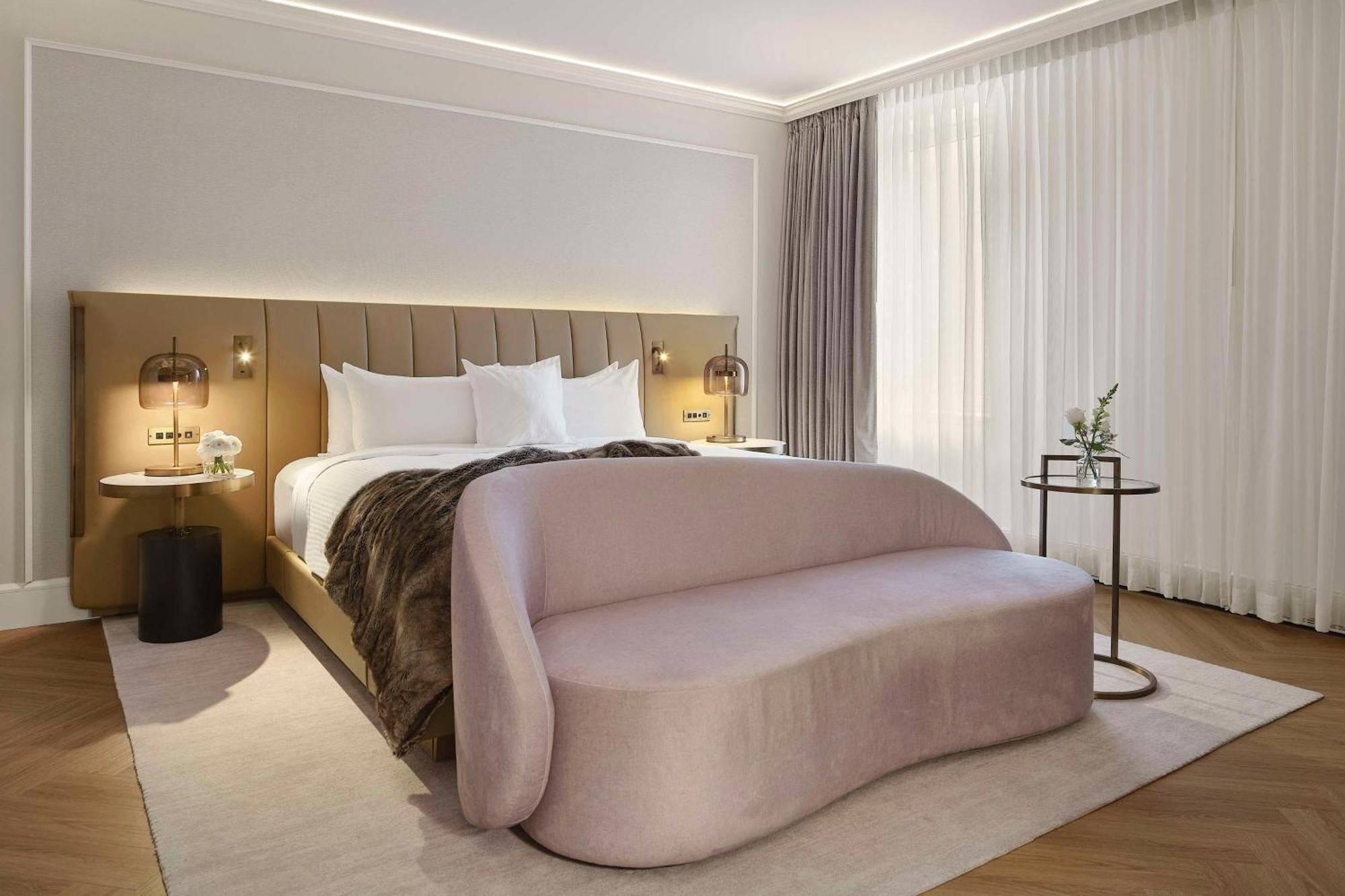 Vogue Downtown, Curio Collection By Hilton 5*