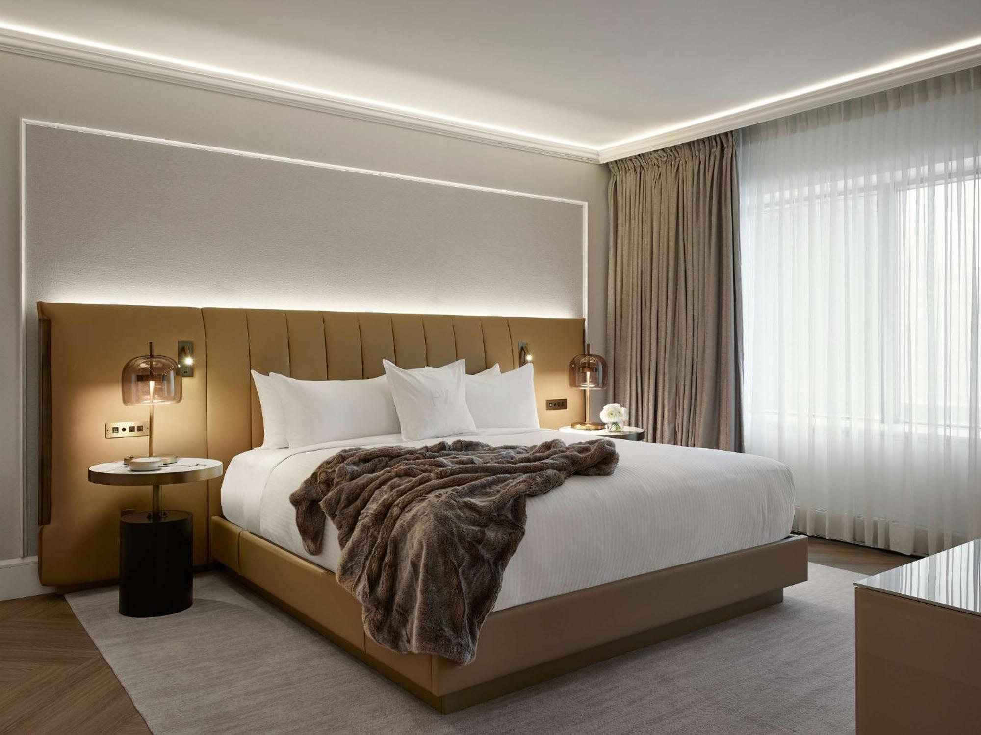 Hotel Vogue Downtown, Curio Collection By Hilton 5*