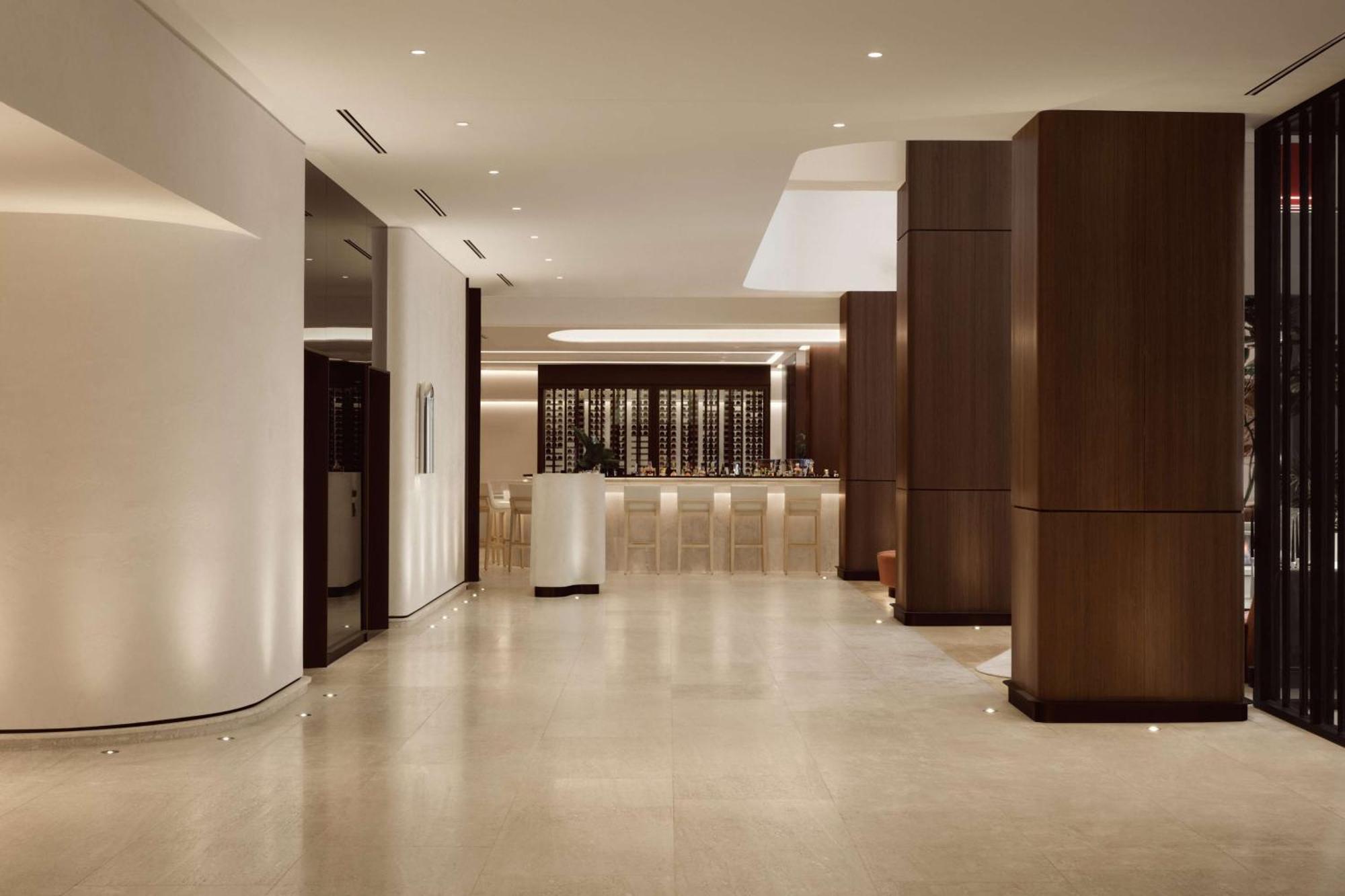 Vogue Downtown, Curio Collection By Hilton Montréal