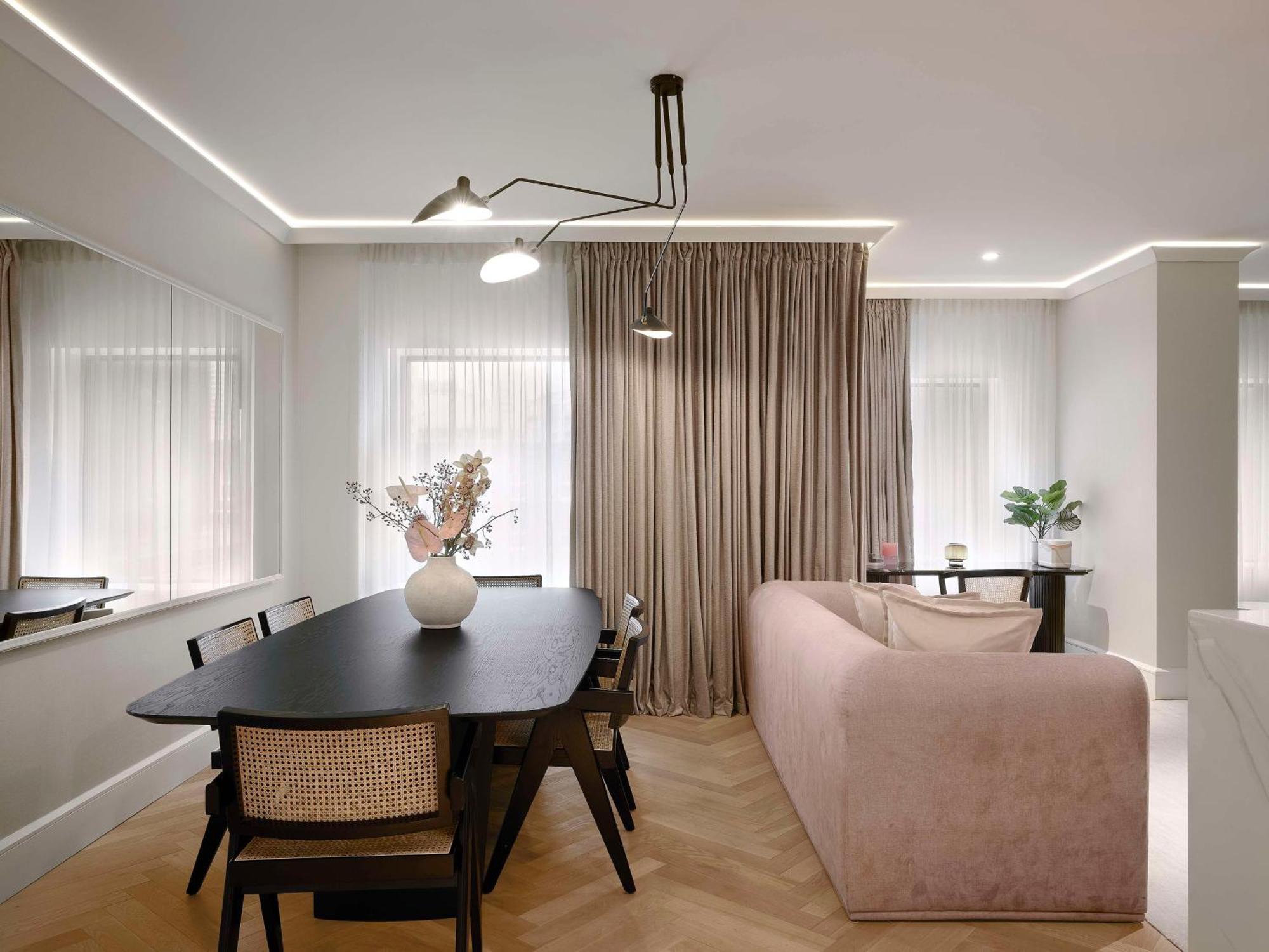 Vogue Downtown, Curio Collection By Hilton Hotel 5*
