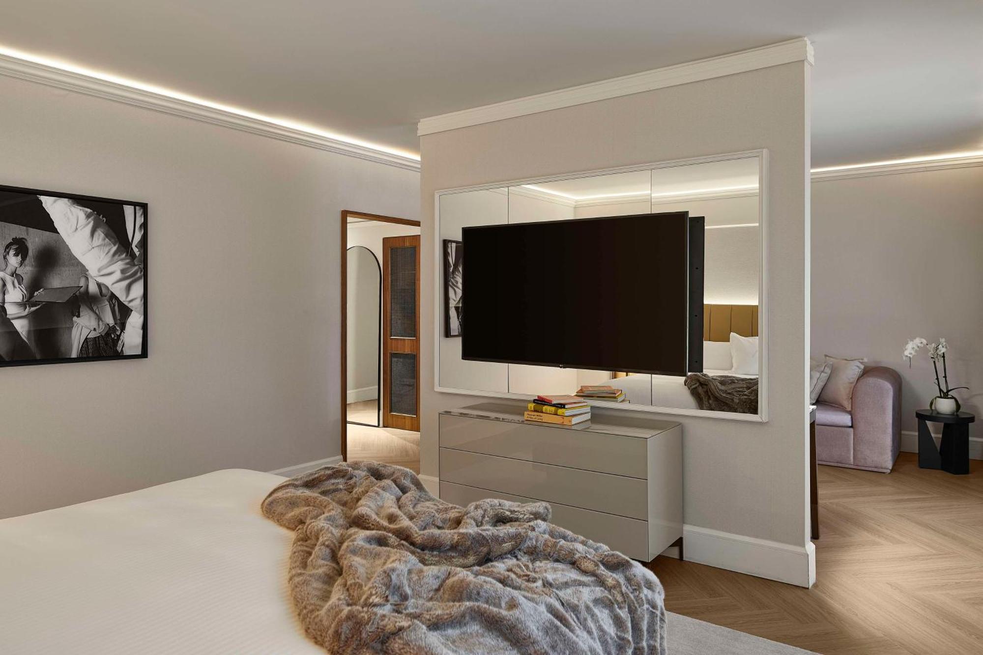 Vogue Downtown, Curio Collection By Hilton Hotel Montréal