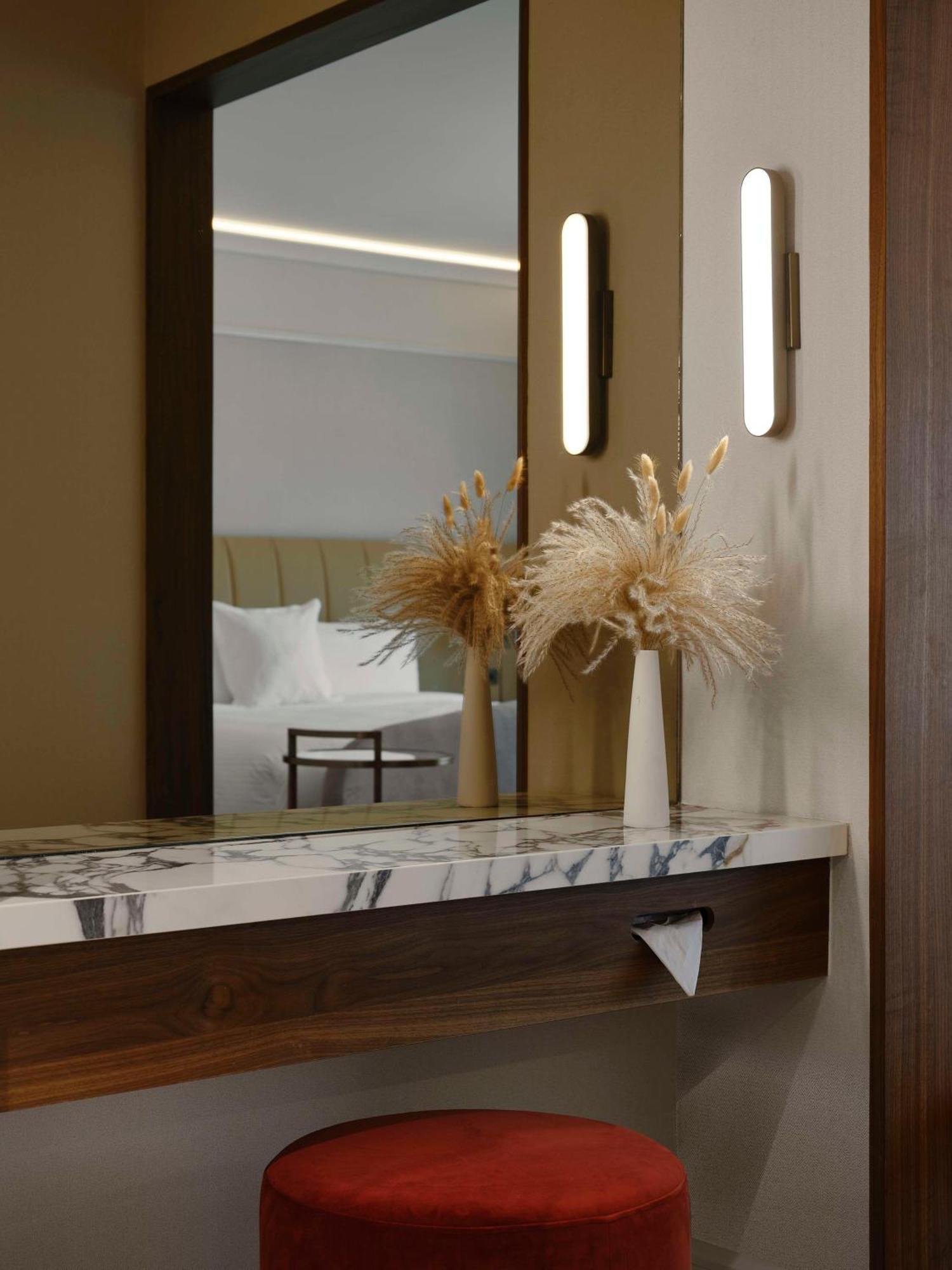 Vogue Downtown, Curio Collection By Hilton 5*