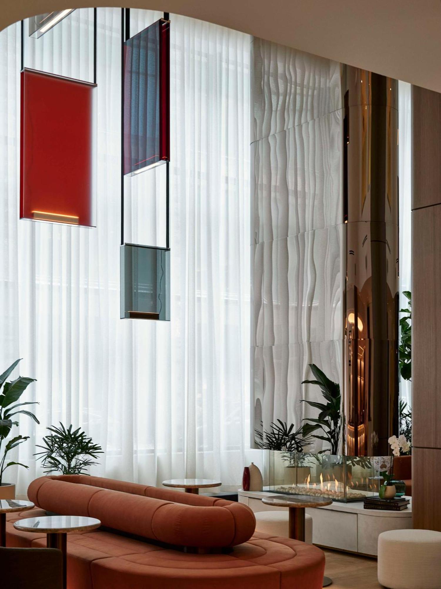 Hotel Vogue Downtown, Curio Collection By Hilton Montréal