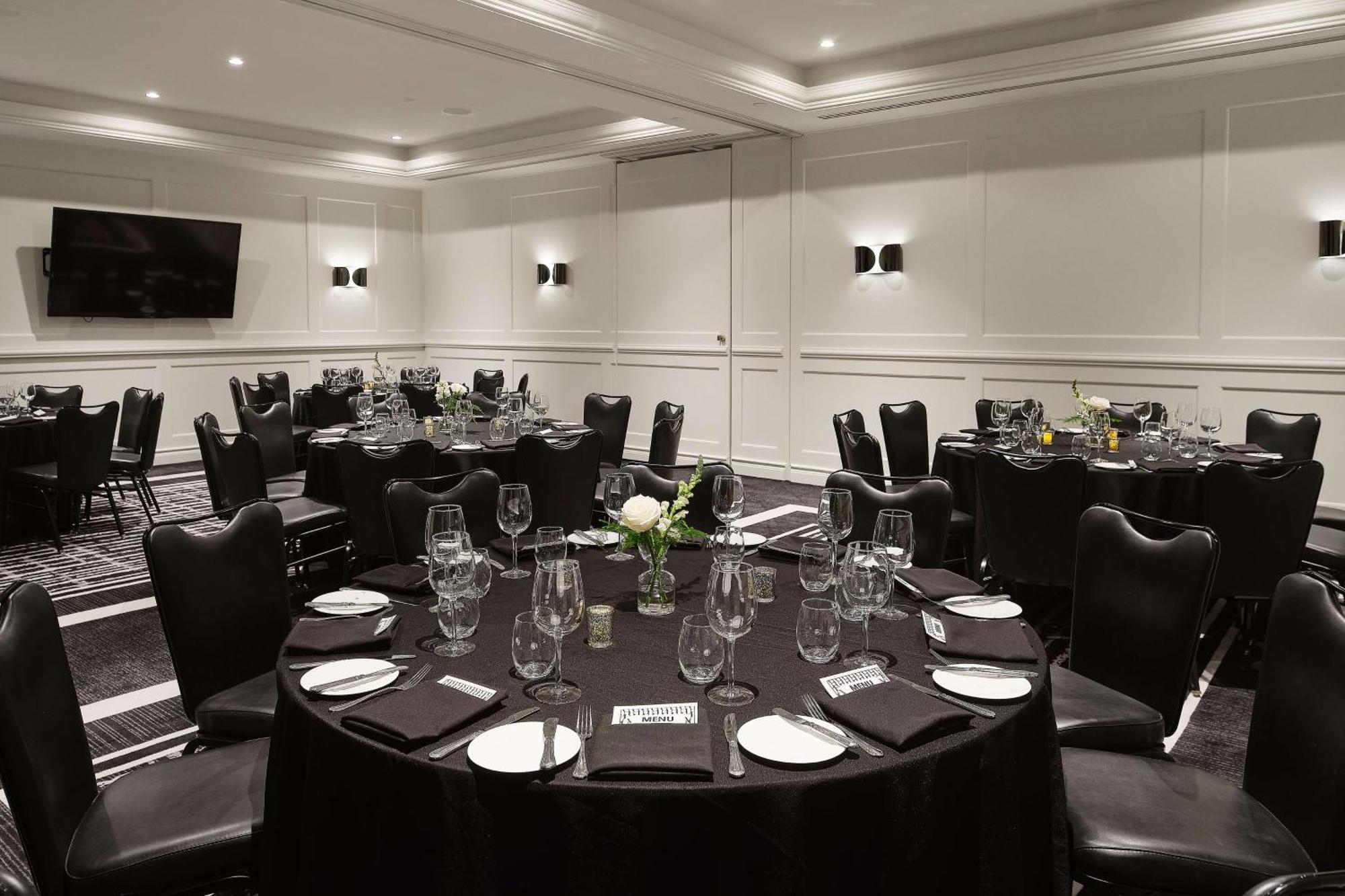 Vogue Downtown, Curio Collection By Hilton 5* Montréal
