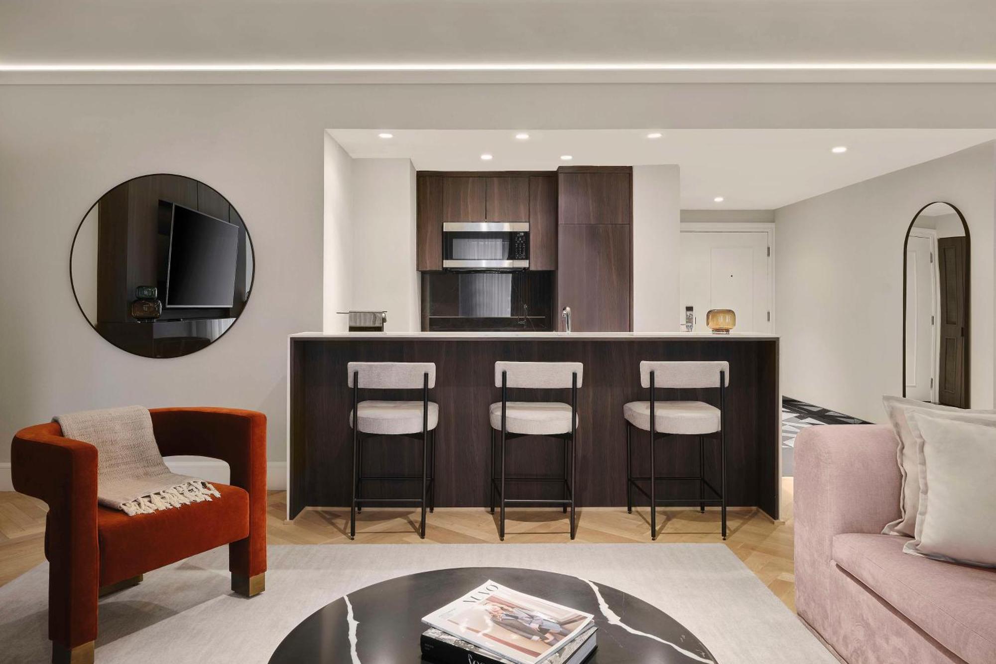 Hotel Vogue Downtown, Curio Collection By Hilton 5*